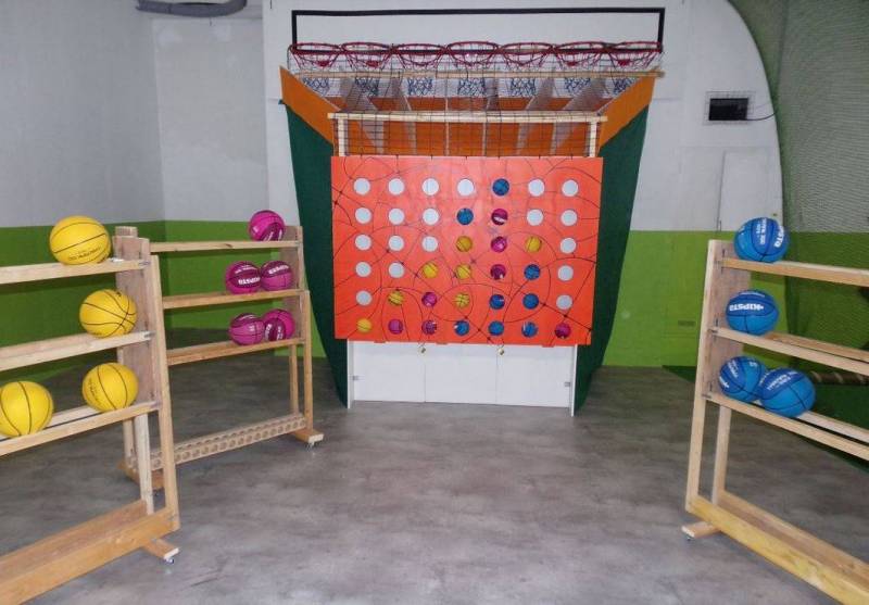 Puissance 4 jeux sportif d'équipe en famille à Toulon